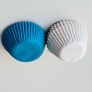 WILTON 2” Turquoise Blue & White Cupcake Baking Cup Liners Set of 50+
